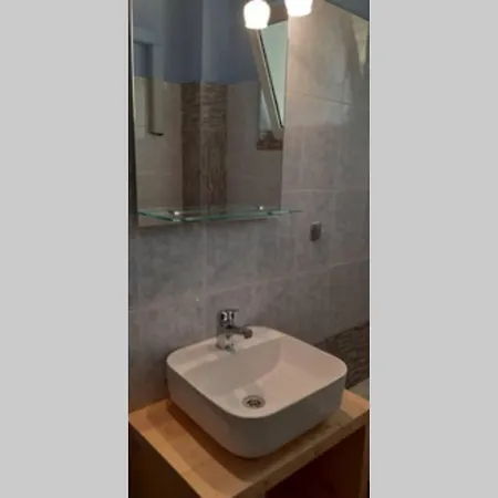 Apartment Beautiful With Private Garden! *